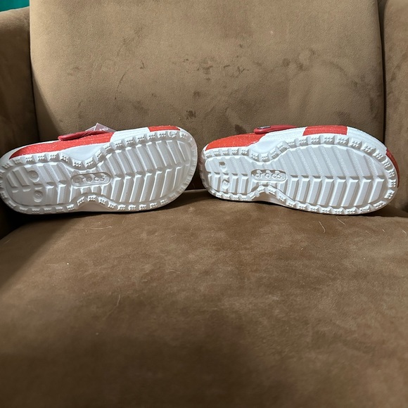 2021 Holiday Crocs collectors item - Picture 6 of 7